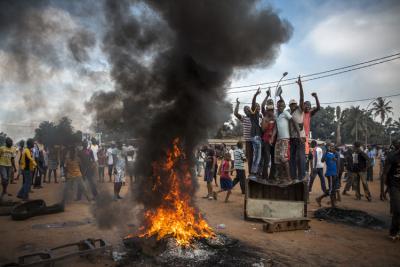 II nagroda  Wydarzenia ogólne – fotoreportaż: William Daniels (Francja, Panos Pictures dla Time) -
17 listopada 2013, Republika Środkowoafrykańska; Demonstranci zbierają się na ulicy w Bangi wzywając