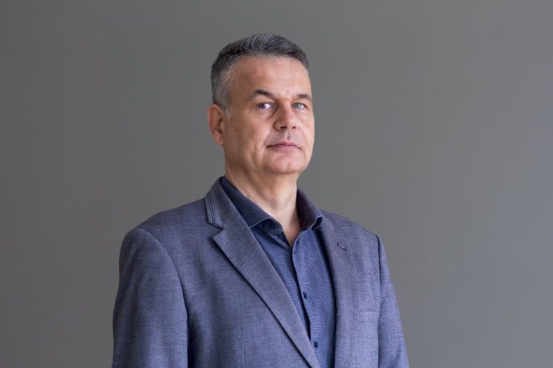 Język AI w PR to odbicie ludzkiej korpomowy. Bartosz Lewicki z TrustedOne dla Press.pl