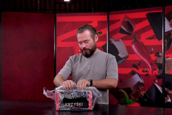 Stanowski wykorzystuje urodziny do promowania cukierków ze swoim nazwiskiem i sklepu SFD