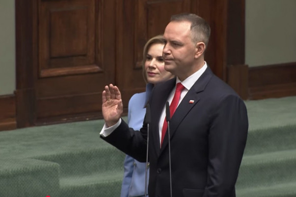 TVP nie pokazała zaprzysiężenia Nawrockiego na głównych antenach. "Brak tej transmisji jest wstydliwy"