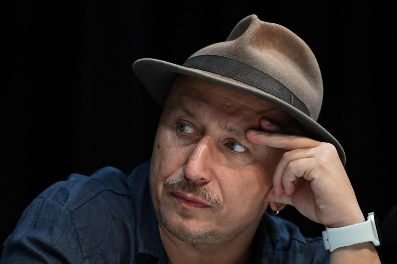 Mikołaj Lizut poprowadzi program w TVP Info. Na zmianę z Karoliną Opolską