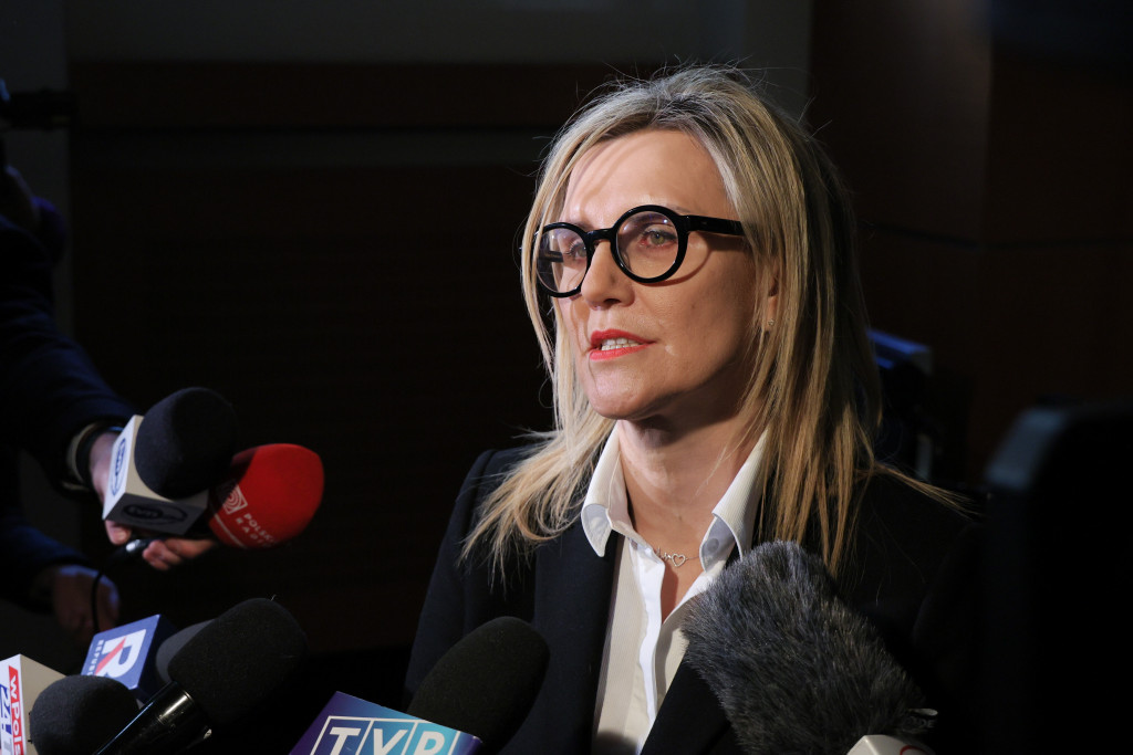 Nie tylko Dunikowska-Paź. Negatywny przekaz o Ewie Wrzosek dotarł do milionów