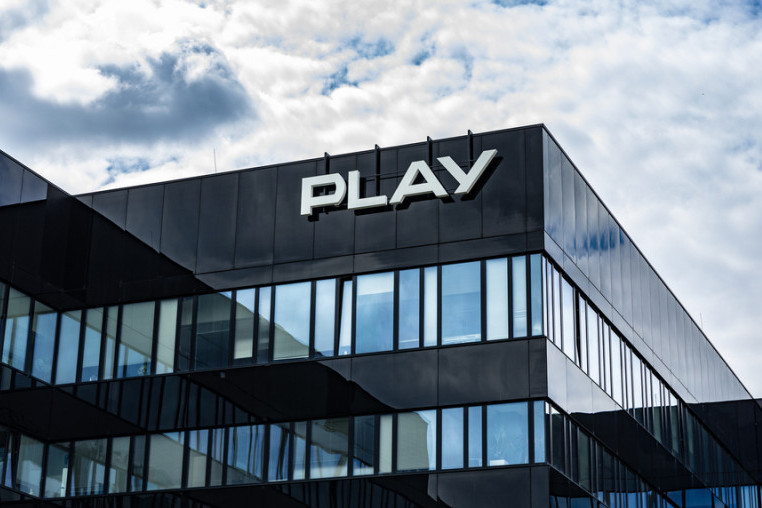 Grupa Play ma 2,11 mln klientów stacjonarnego internetu i telewizji