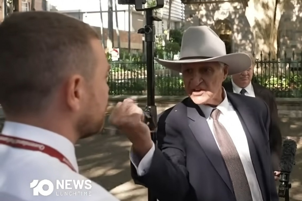 Australijski parlamentarzysta straszył pięściami dziennikarza Channel 9