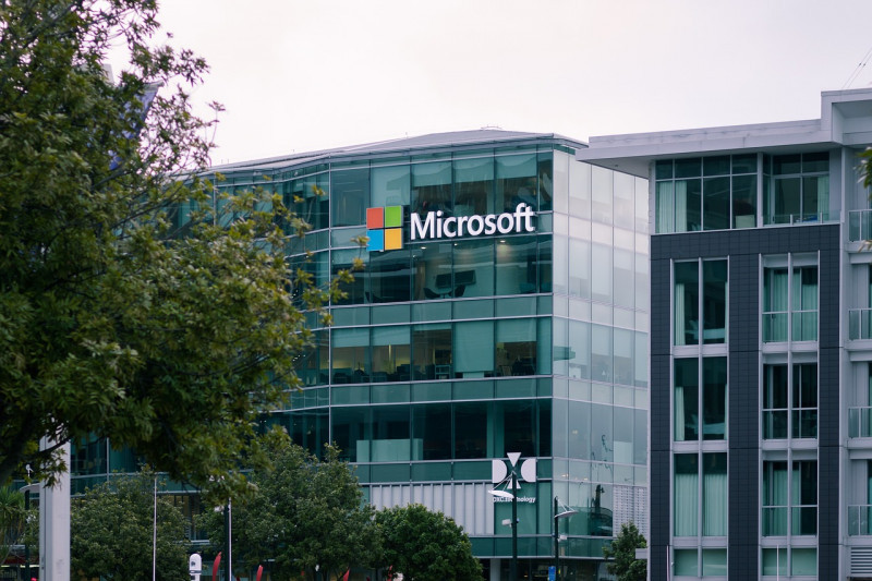 Microsoft od stycznia wprowadzi trzydniowy tydzień pracy stacjonarnej, a NBCUniversal czterodniowy