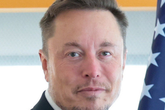 Elon Musk zwalnia z xAI co najmniej 500 pracowników