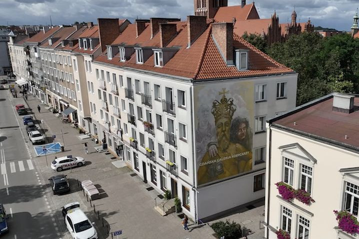 W Gdańsku odsłonięto mural poświęcony Zbigniewowi i Maciejowi Kosycarzom