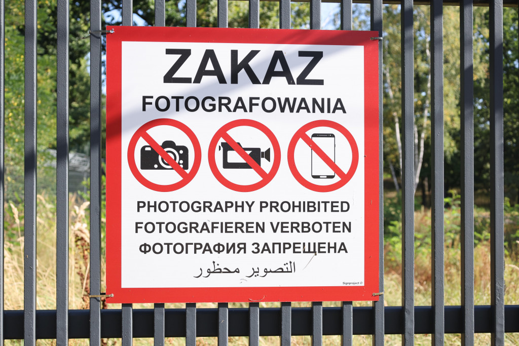 Obiektywy na uwięzi. Zakaz fotografowania nie uderza w szpiegów, tylko w media