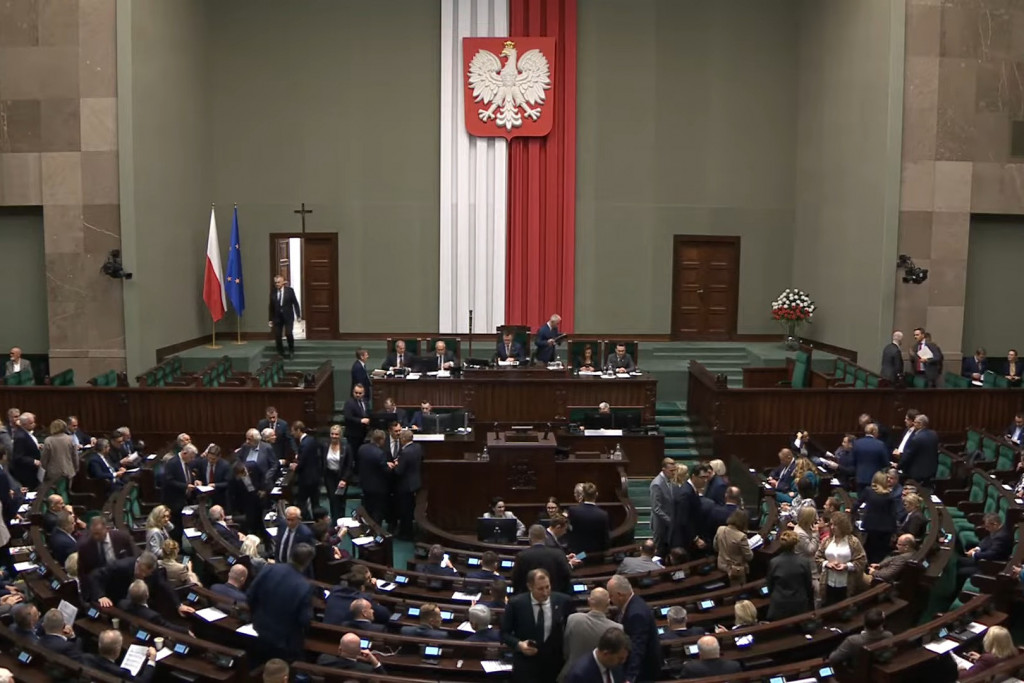 Sejm bez wstępu dla nieletnich reporterów. Szymon Hołownia zmienił zarządzenie