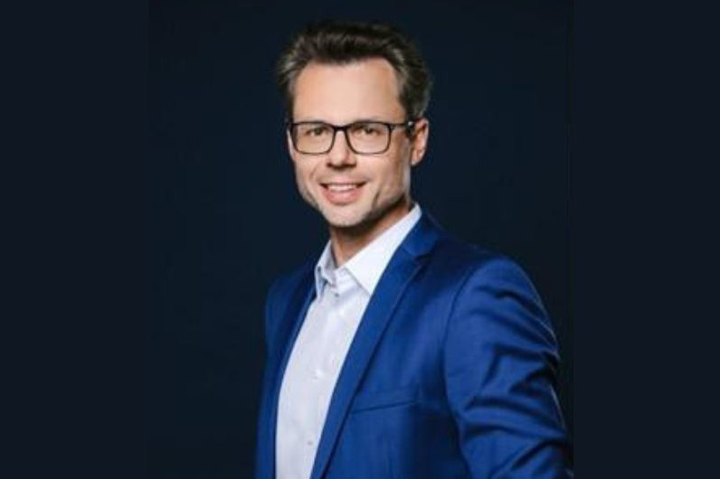 Jakub Cieśluk client service directorem w Nanovo Group. Nowe stanowisko