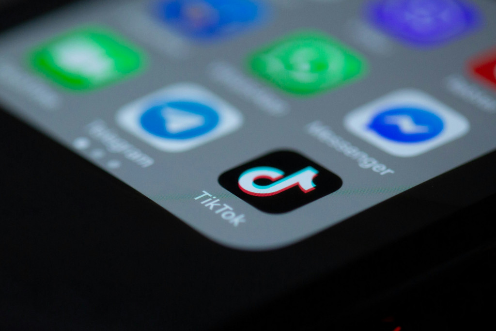 TikTok objęty dochodzeniem pod kątem algorytmów nakłaniających młodzież do samobójstw