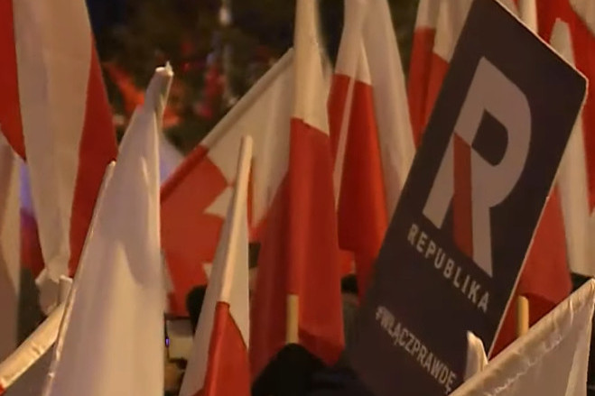 Republice i wPolsce24 przybyło reklamodawców. Stacja Sakiewicza przez cały czas ma ich mniej