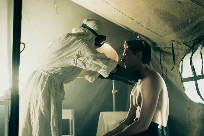 Prawie 1,5 mln widzów ogląda serial "Czarna śmierć" w TVP 1