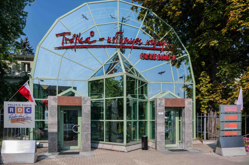 Dziennikarze czterech regionalnych rozgłośni prowadzącymi "Zapraszamy do Trójki"