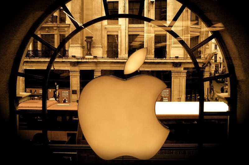 UOKiK sprawdza, czy Apple nie ogranicza konkurencji. Chodzi o tzw. śledzenie użytkowników