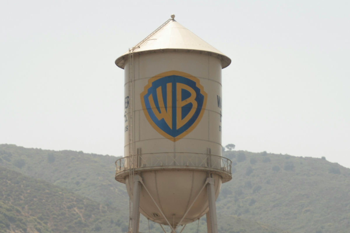 Warner Bros. Discovery dostał poprawione oferty kupna od Paramountu, Comcastu i Netflixa