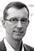 Tomasz „Levi’s” Machała po tym, jak branża dziennikarska obśmiała go za wzięcie udziału w reklamie dżinsów bronił się, zrzucając winę na PiS oraz konkurentów