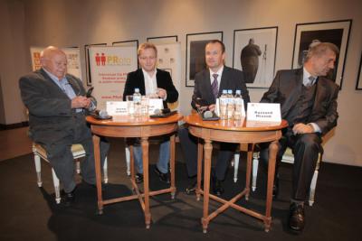 Jerzy Urban, Michał Tober (rzecznik rządu Leszka Millera), Tomasz Tywonek (rzecznik rządu Jerzego Buzka), Ryszard Miazek (rzecznik rządu Waldemara Pawlaka)
fot. Karol Piechocki