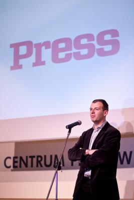 Gala konkursów Dziennikarz Obywatelski 2009 Roku i Bloger 2009 Roku, Wiktor Świetlik z Centrum Monitoringu Wolności Prasy, fot. Michał Kołyga