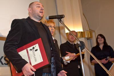 Gala konkursów Dziennikarz Obywatelski 2009 Roku i Bloger 2009 Roku, z nagrodą Matka Kurka, obok Janina Paradowska fot. Michał Kołyga