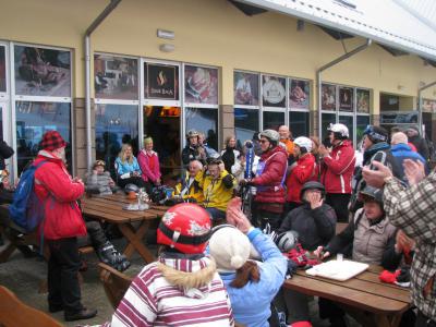Ponad 50 zawodniczek i zawodników stanęło na starcie otwartych Mistrzostw Polski Dziennikarzy w Świeradowie Zdroju. (fot. Bartek Soja)