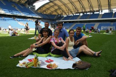 17 lipca, Stadion Miejski w Poznaniu był areną kolejnego niezwykłego wydarzenia. Kilkadziesiąt osób miało okazję, by zjeść niedzielne śniadanie na murawie stadionu.