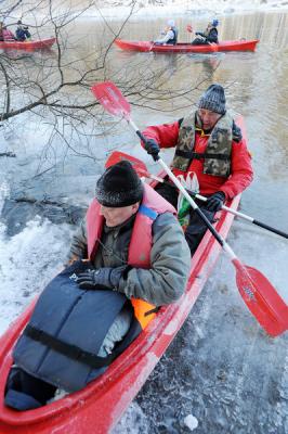 Wydawcy prasy lokalnej na Krutyni (fot. Jurek Jurecki "Tygodnik Podhalański")