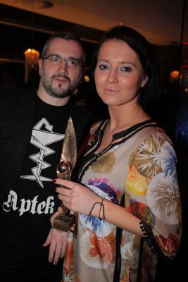 Dagmara Marszycka autorka zwycięskiego bloga w kategorii Absurdalne i Offowe. Na zdjęciu z Mikołajem Marszyckim. (fot. Karol Piechocki Press)