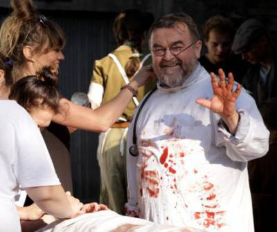 Edward Miszczak podczas charakteryzacji na planie serialu "Czas honoru - Powstanie" (fot. materiały prasowe TVP)