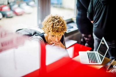 Grupa marketingowa Walk od 2015 roku funkcjonuje w pofabrycznym budynku przy ul. Dzielnej 60 w Warszawie.