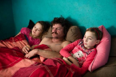 Zdjęcie Roku konkursu BZ WBK Press Foto przedstawia codzienne życie jednej z wielodzietnych rodzin. (fot. Joanna Mrówka/Forum Polska Agencja Fotografów)